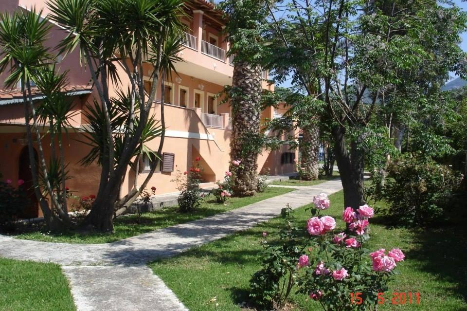 Hellens Village Almiros Beach Bagian luar foto
